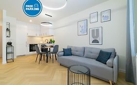 Blue Apartment Ceglana - Free Parking - Self Check-In